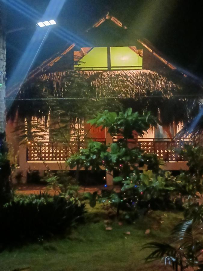 Weeroona Huts Homestay Pacifico San Isidro  Εξωτερικό φωτογραφία